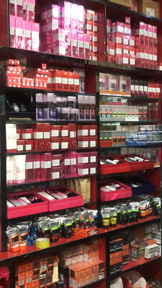 石嘴山雅詩蘭黛化妝品 品質(zhì)之選，信譽保障之典范